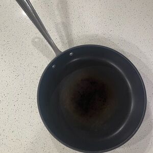 Sleek Black Frying Pan for Effortless Cooking